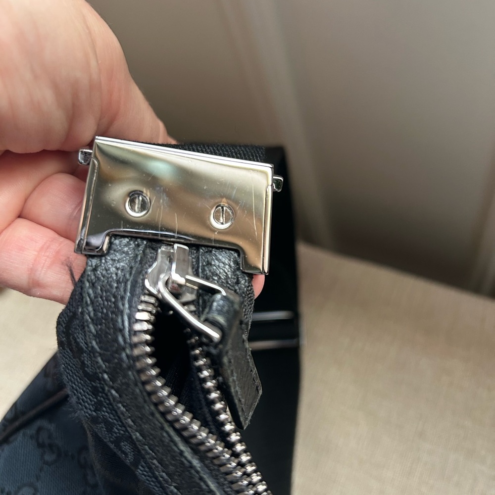 Gucci Black Monogram Bag with Embellished Bee - Picture 8 of 15